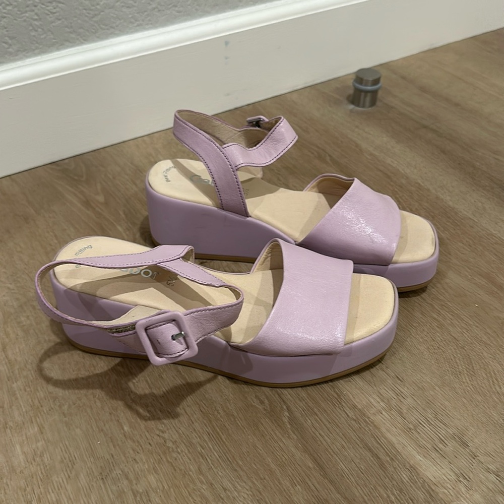 It Girl Lavender Leather Sandals